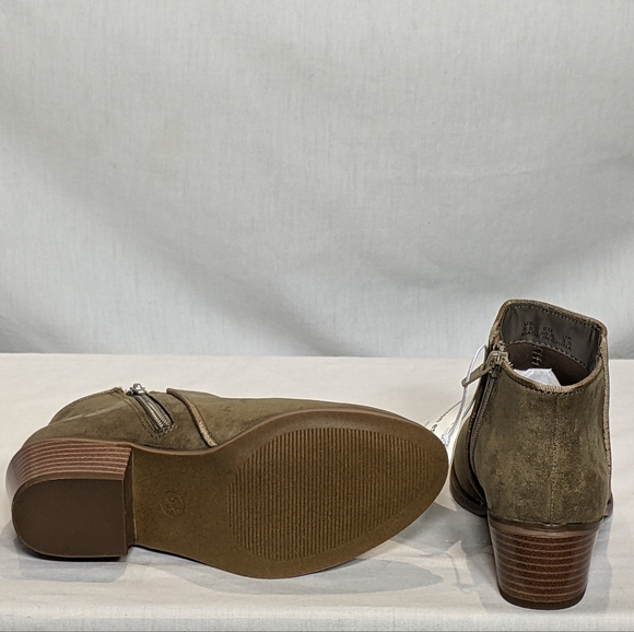 NEW Amazon Essentials Womens Aola Ankle Boot Micro-Suede Sz 5.5 Taupe - Picture 3 of 4